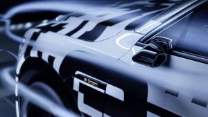 Kamerás visszapillantóval is elérhető lesz az Audi elektromos SUV-ja