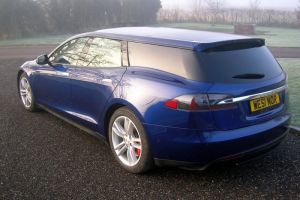 Kombiként mutat igazán jól a Tesla Model S!