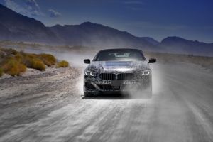Sivatagi próbán az új BMW