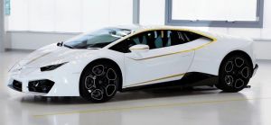 Ferenc pápa galambfehér Lamborghinije 110 millió forintért bárkié lehet