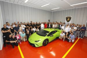 Legördült a tízezredik Lamborghini Huracán a szalagról
